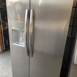 FRIGIDAIRE New!  REFRIGERATOR 