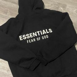 ESSENTIAL HOODIE 