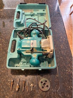 Makita 8 amps 1.25 HP Corded Plunge Router