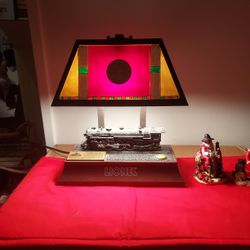 LIONEL TRAIN LAMP PLUS  SANTAS MAKES GREAT CHRISTMAS GIFT 