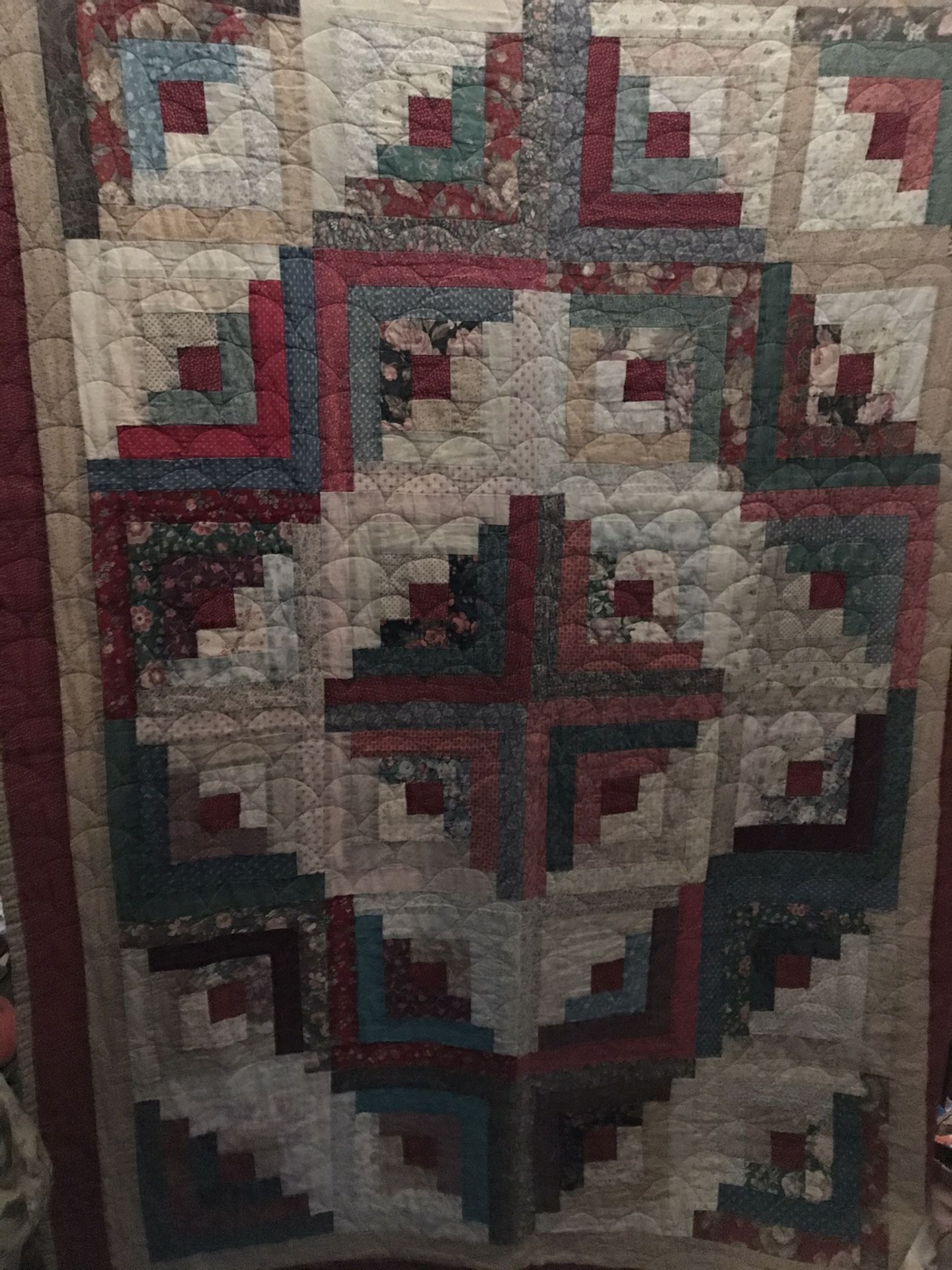 Vintage machine stitch quilt log cabin pattern