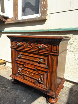 Vintage Hooker 3 drawer dresser