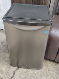 Danby 4.4 cu. ft. Contemporary Classic Compact Refrigerator in Stainless Steel DAR044A8BBSL