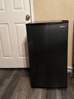 Mini fridge