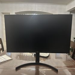 LG 2.5k QHD IPS 32 Inch Monitor
