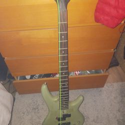 GIO Ibanez Soundgear Bass Guitar 