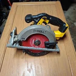 20v Dewalt Saw