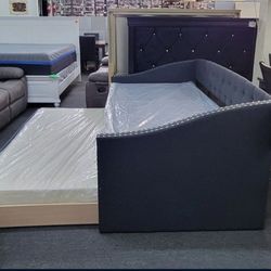 charcoal fabric padded twin size day bed with pull out trundle
(Mattress Included)✅️✅️