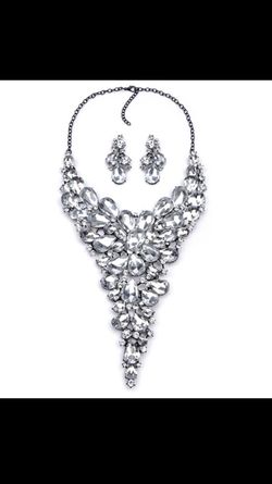 Chunky silver Rhinestone necklace