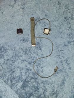 Fitbit Versa 2 smartwatch  (Check Description)