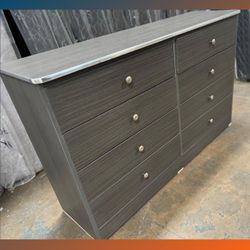 8 drawers dresser / Eight drawers dresser