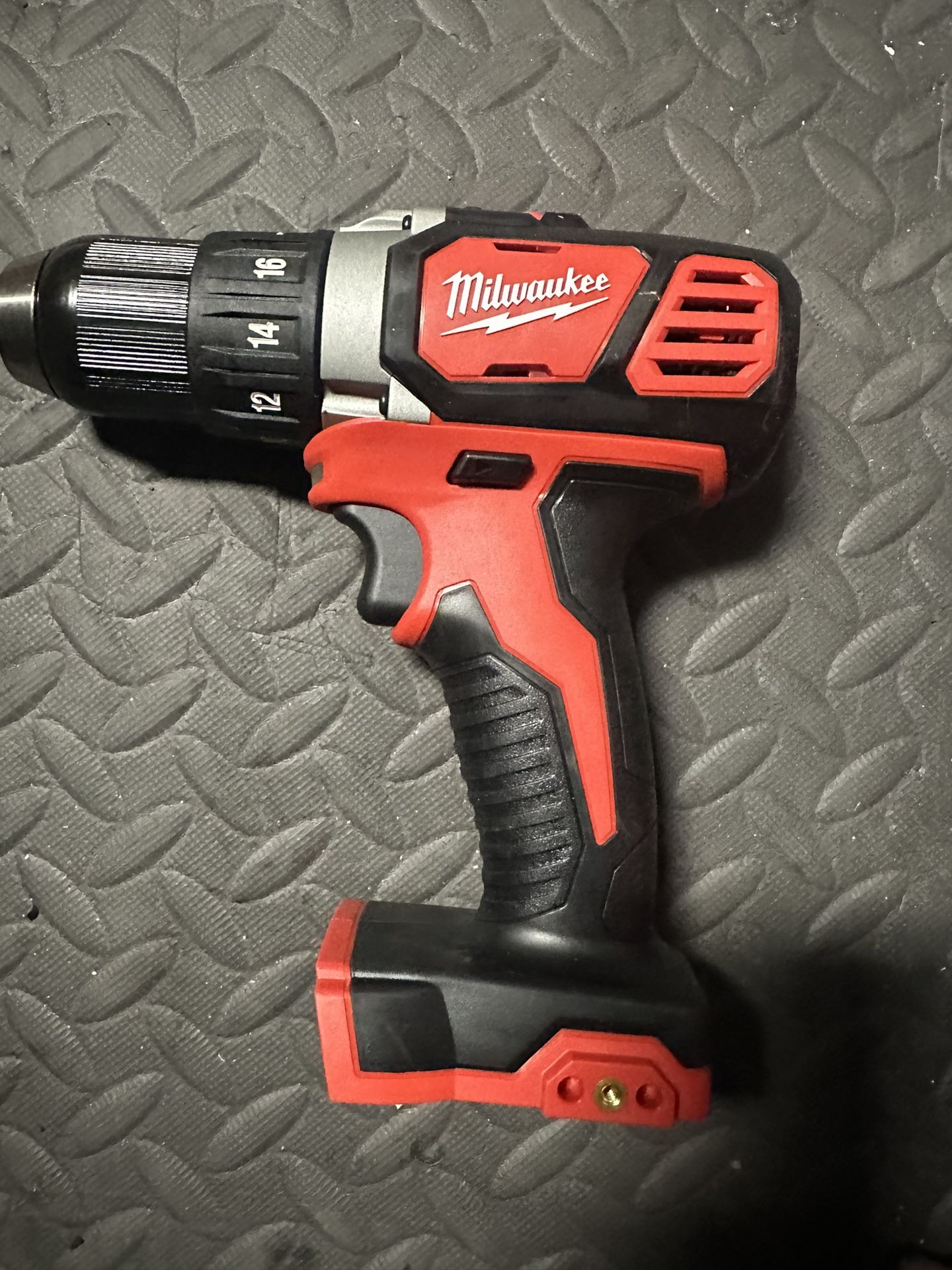 M18 18V Lithium-lon Cordless 1/2 in. Drill Driver (Tool-Only)