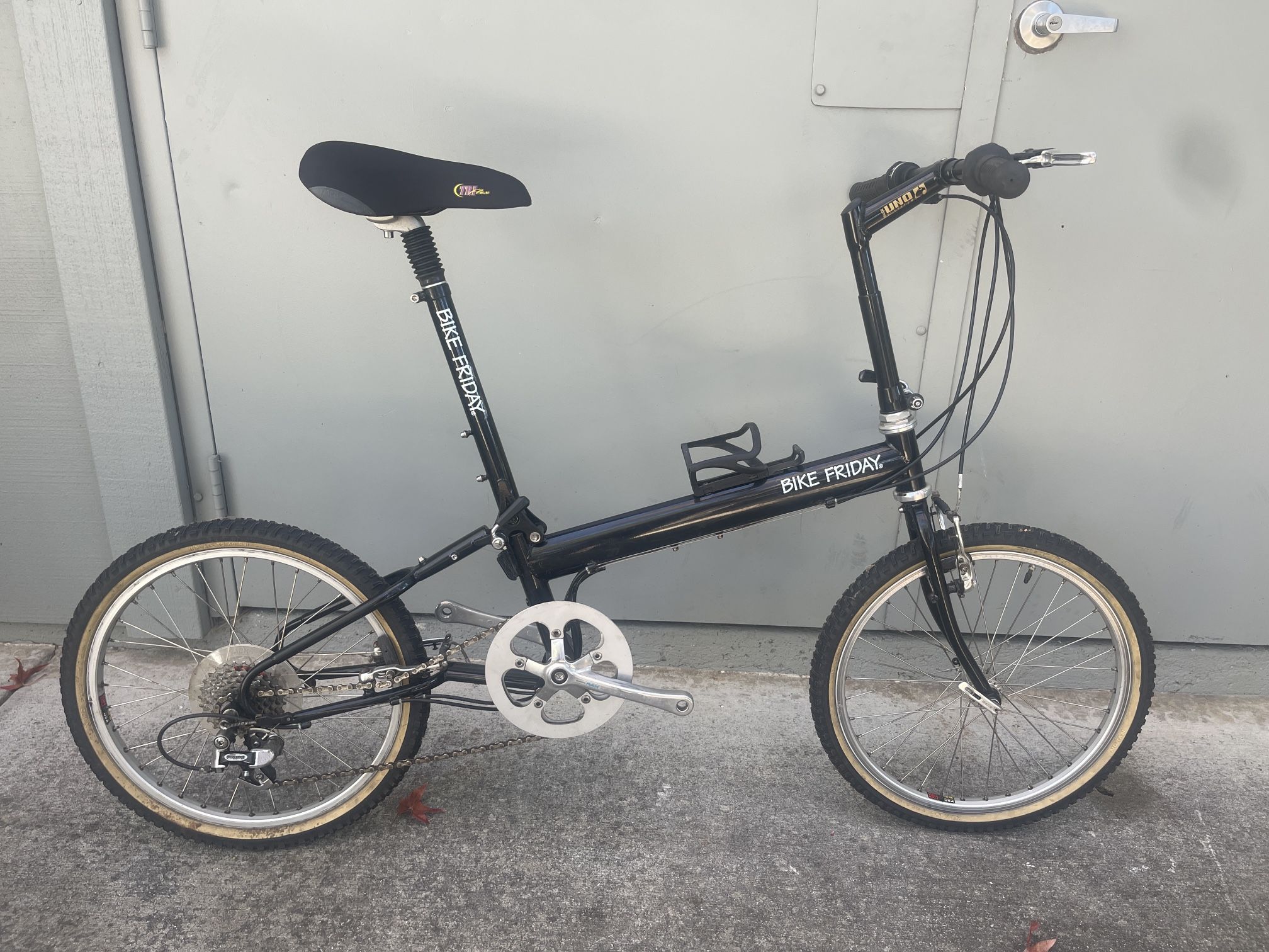 Pocket Rocket Bike Friday Foldable travel bike with suitcase for going on a plane. For tall riders 6’ and up. The bike is in excellent condition. Has