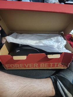 Soccer cleats   (brand new)