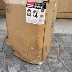 New commercial shop vacuum wet /dry contractor 16 gallons asking $300 