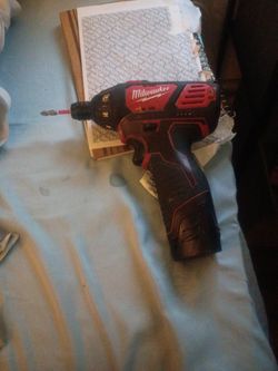 Milwaukee 12v Drill with battery