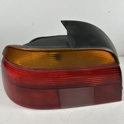 1997-00 BMW E39 540i 528i DRIVER BRAKE TAIL LIGHT