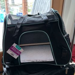 Frisco/ chewy Medium Soft Carrier 