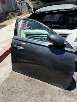 2019. Nissan. Altima right front  door.
