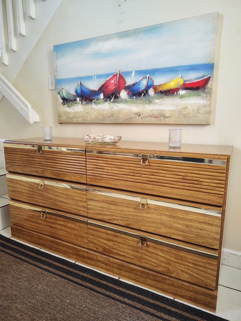 DRESSER 6 DRAWERS DELIVERY AVAILABLE