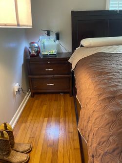 Queen size frame & set