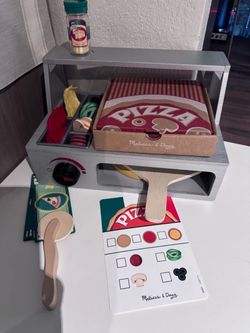 Pretend pizza maker