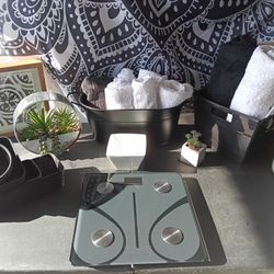 Black & White Bathroom Décor Bundle 