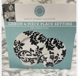 BNIB MARTHA STEWART PLATE SET