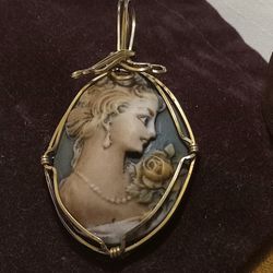 CAMEO UNIQUE VICTORIAN