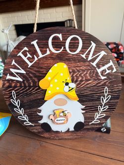 Gnome interchangeable gnome hanging sign