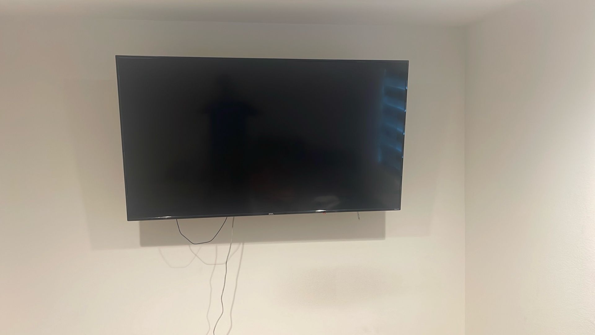 Brand New 75 Inch Roku Tv