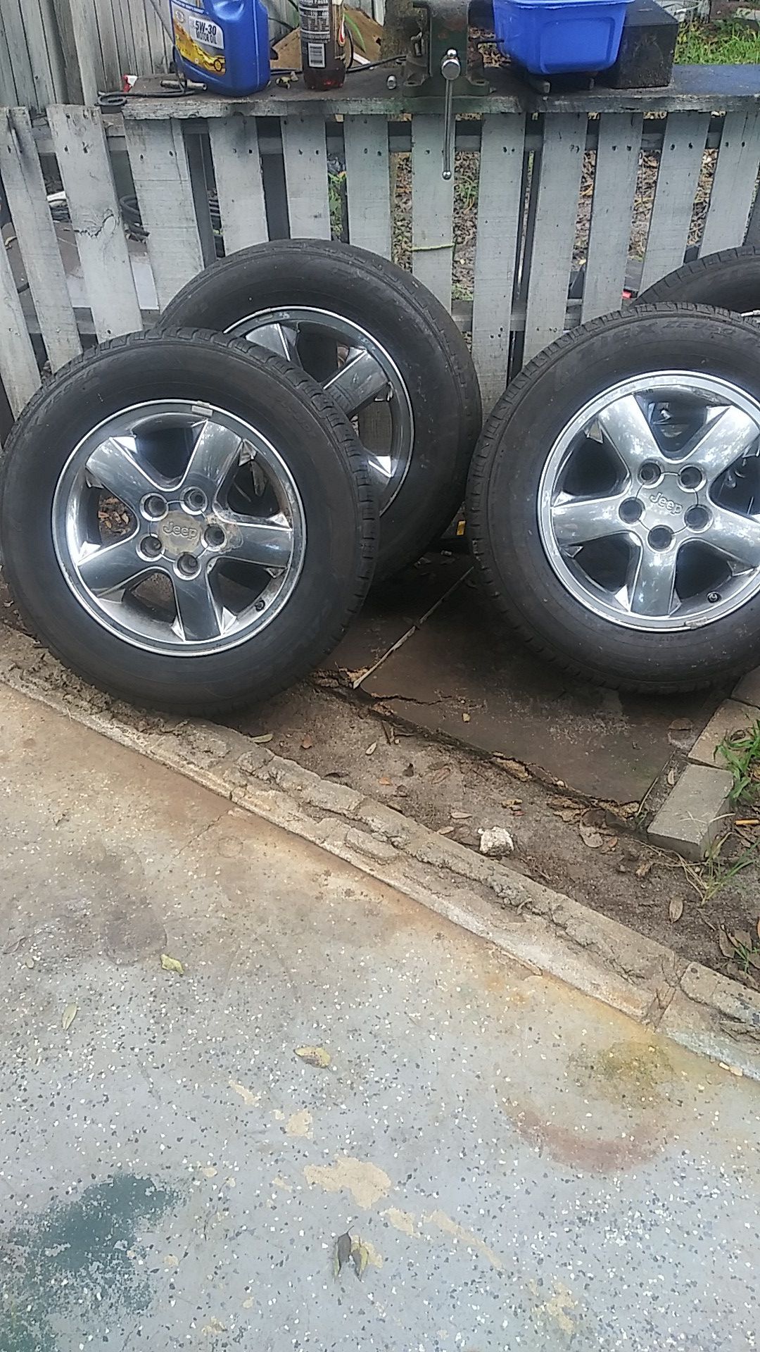 17 inch jeep rims and 235/65/17 tires