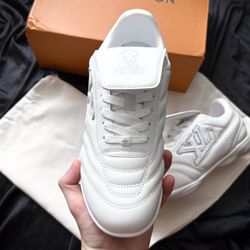 Louis Vuitton White Leather Sneakers size 10