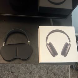 AirPod Maxes (New)