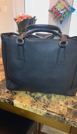 Black pleather purse with lots of compartments