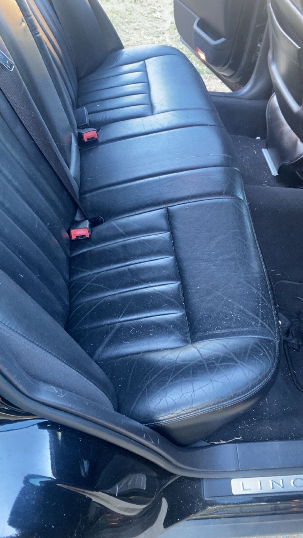 Lincoln Town car (Signature L).. Black