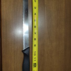 Pampered Chef serrated bread knife