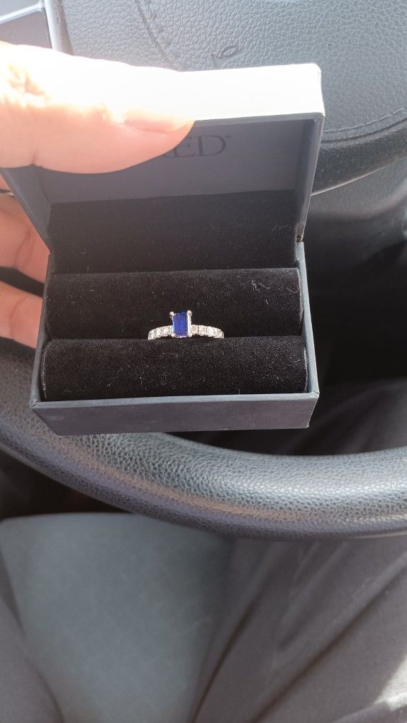 14k White Gold Blue Saphire