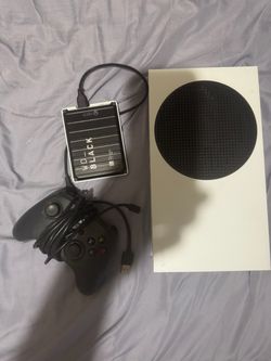 Xbox series S with 2tb external storage and wired controller