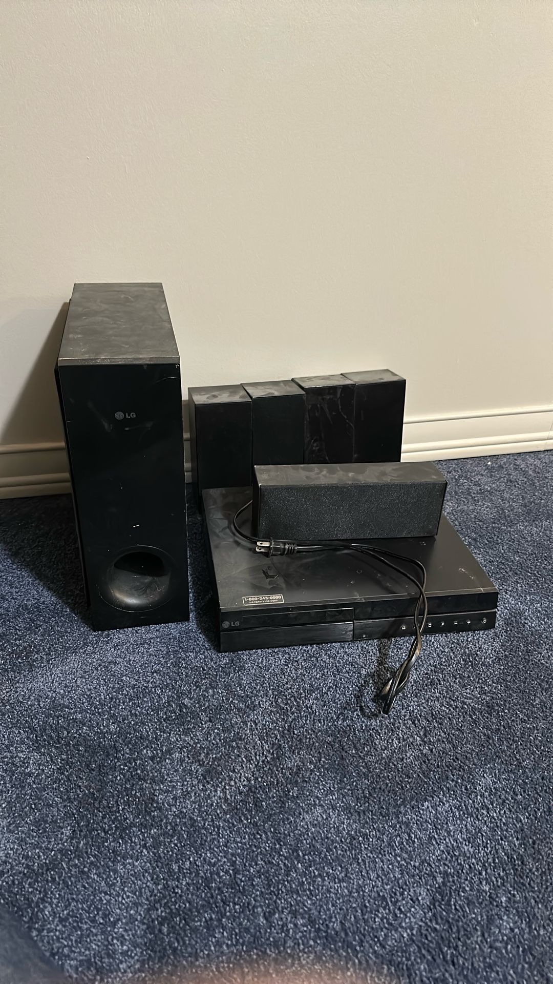 LG Blue Ray Surround System 5 Speakers + Sub