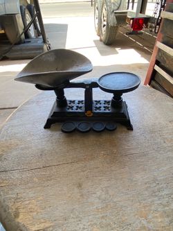 Miniature cast-iron weight scale