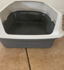 Cat liter bx and paw beds LOCATED Northwest area