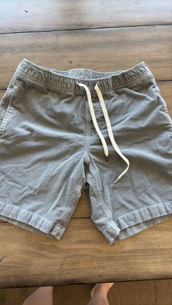 Vuori men’s gray shorts