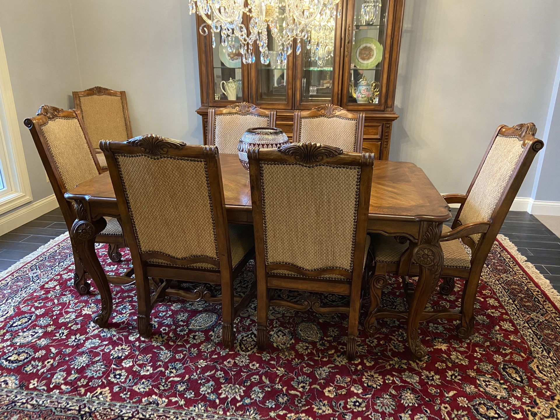 Broyhill Dining Room Set