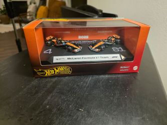 Hot Wheels Premium McLaren 2025 F1 Team 2-Pack Lando Norris #4 Oscar Piastri #81 Real Riders Metal