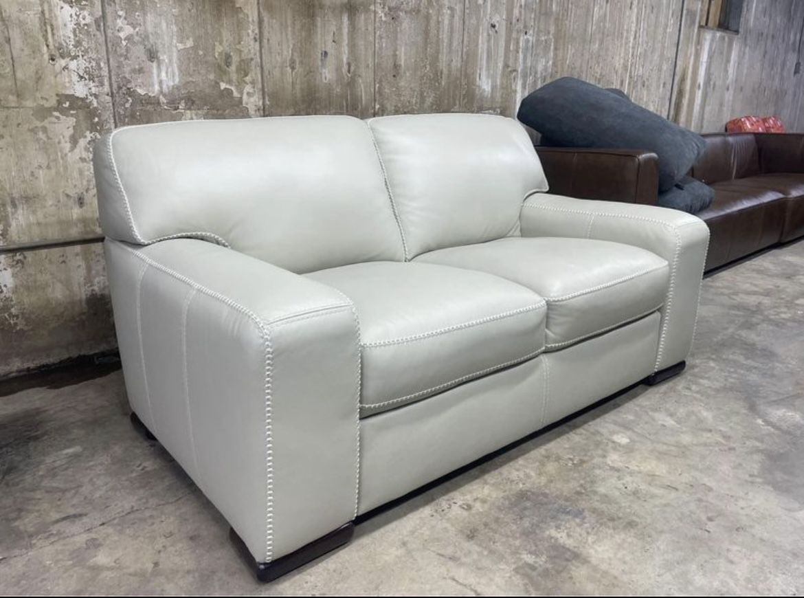 Delivery/Financing - Leather Loveseat New Condition