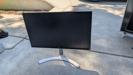 LG widescreen LED monitor with USBC