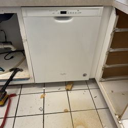 Whirlpool Diswasher (White)