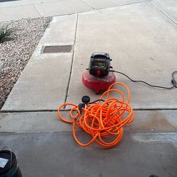 3 Gallon Air Compressor w/ Hose – Works Great