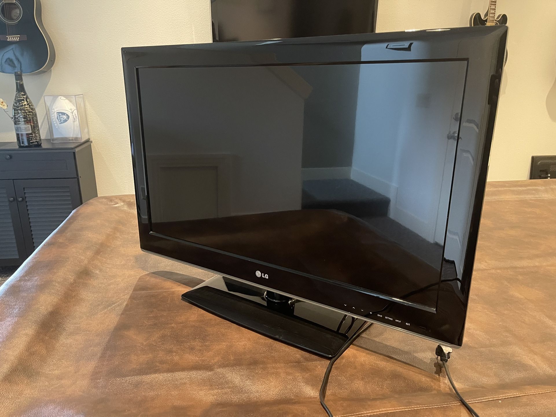 32 inch LG TV